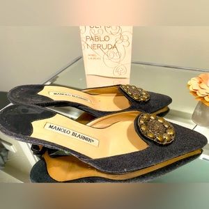 Black fabric Manolo short heel